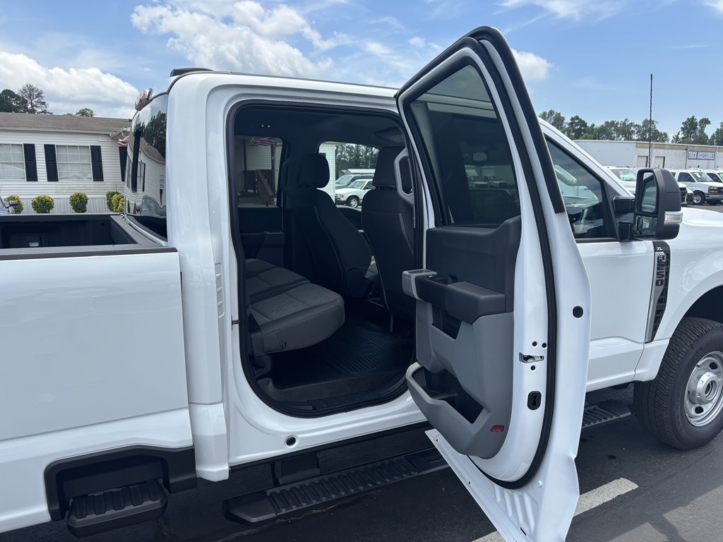 2024 Ford F-250 photo 9