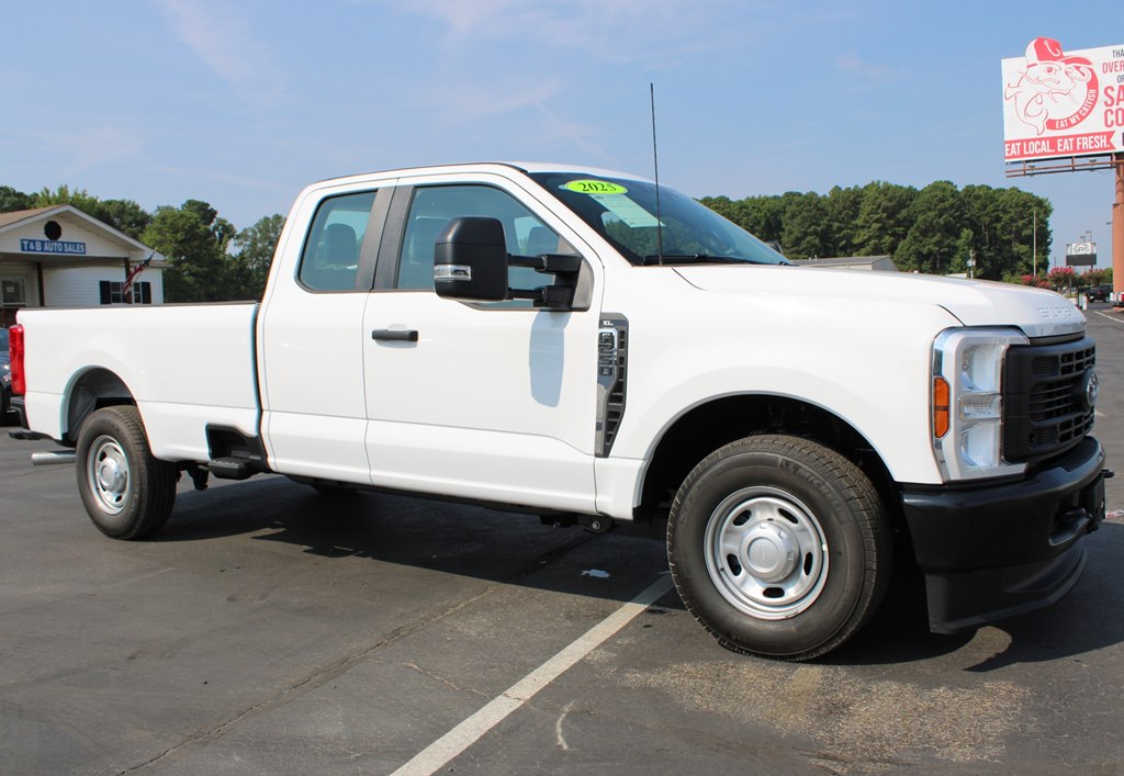 2025 Ford F-250 XL photo 2