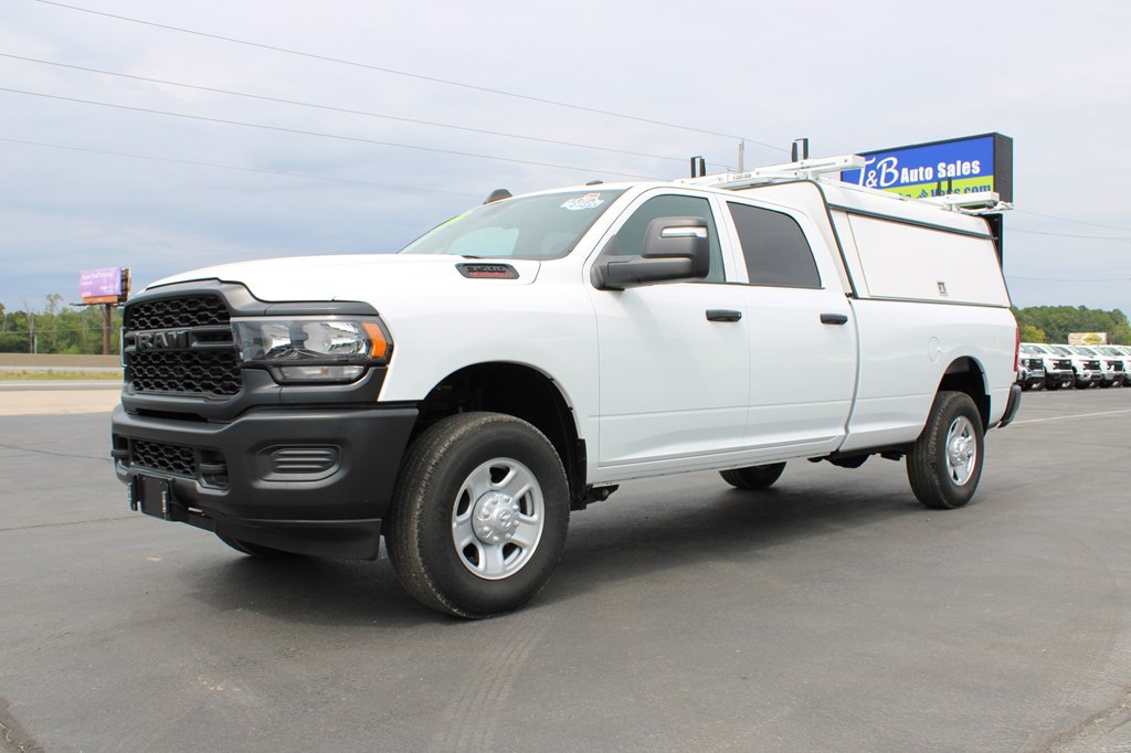 2023 Ram 3500 Tradesman photo 3