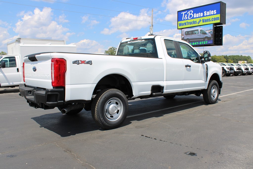 2025 Ford F-250 photo 2