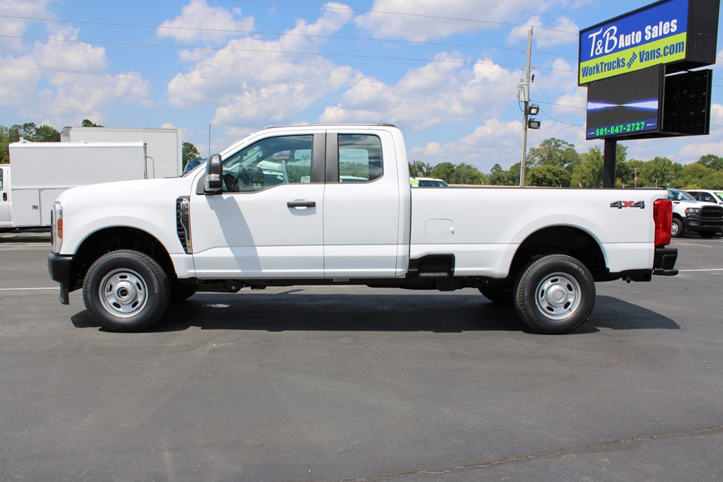 2025 Ford F-250 photo 3
