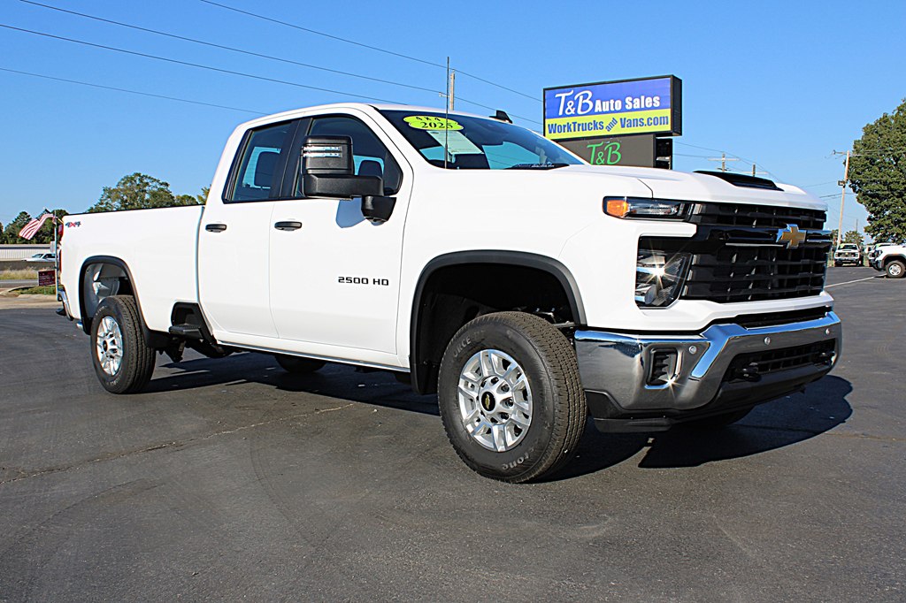 2025 Chevrolet Silverado 2500HD photo 3