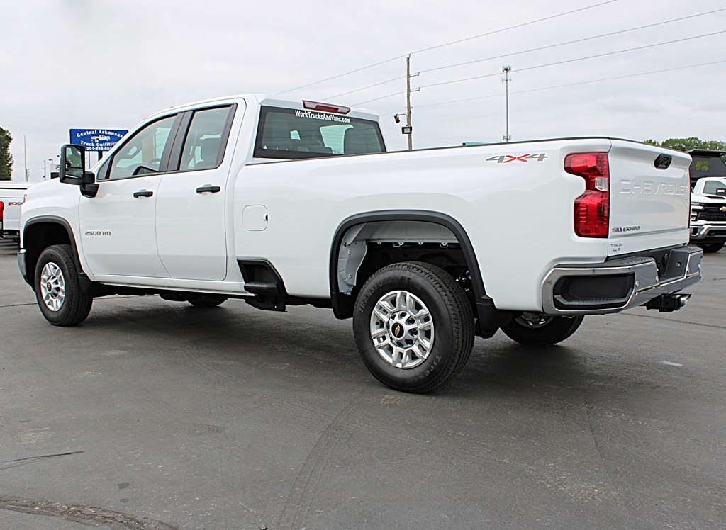 2025 Chevrolet Silverado 2500HD photo 4