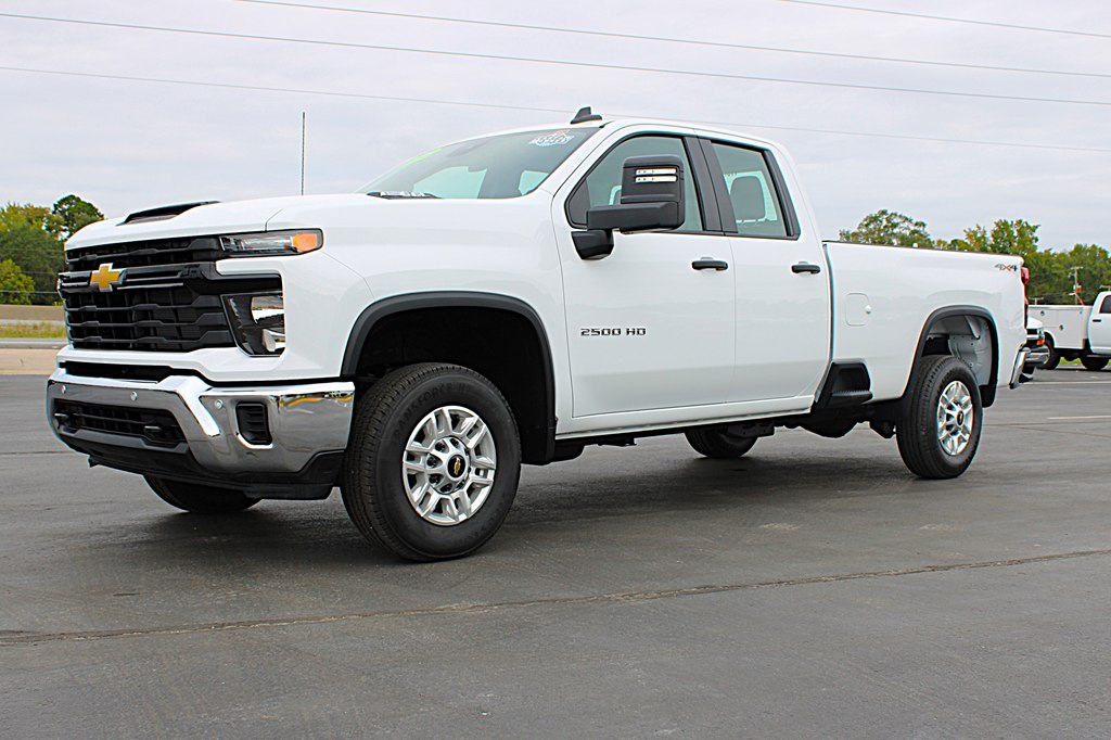 2025 Chevrolet Silverado 2500HD photo 3