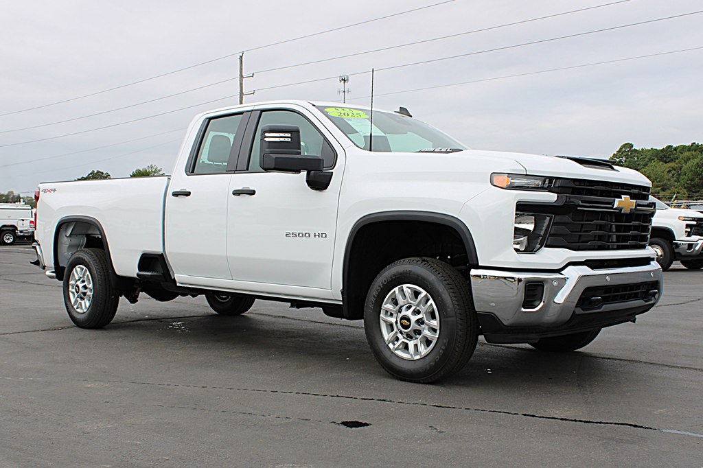 2025 Chevrolet Silverado 2500HD photo 2