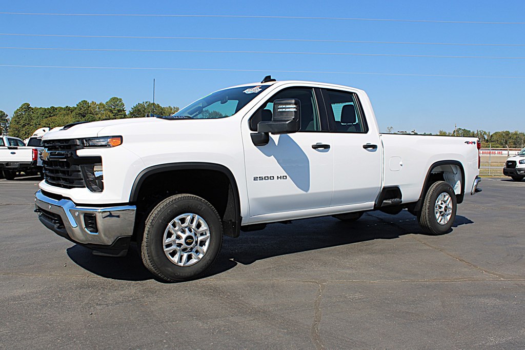 2025 Chevrolet Silverado 2500HD photo 2