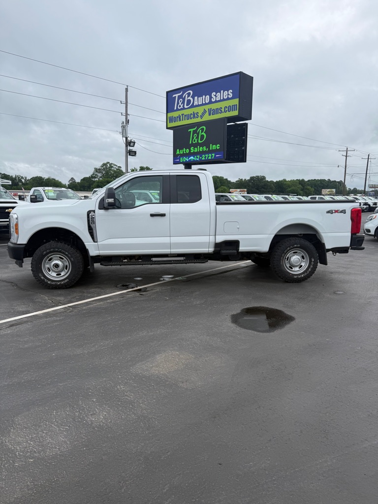2023 Ford F-250 XL 4x4 SuperCab 8' Box's photo