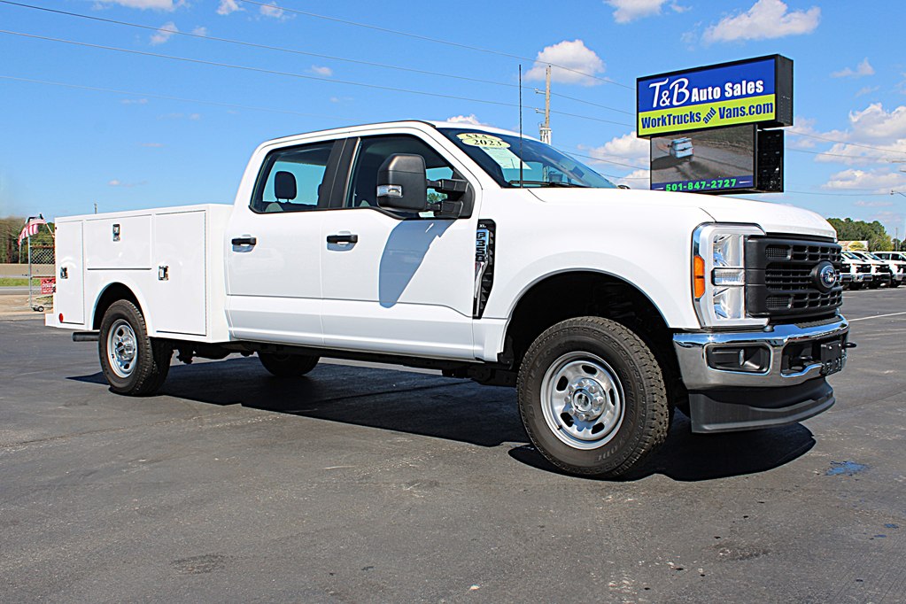 2023 Ford F-350 photo 2
