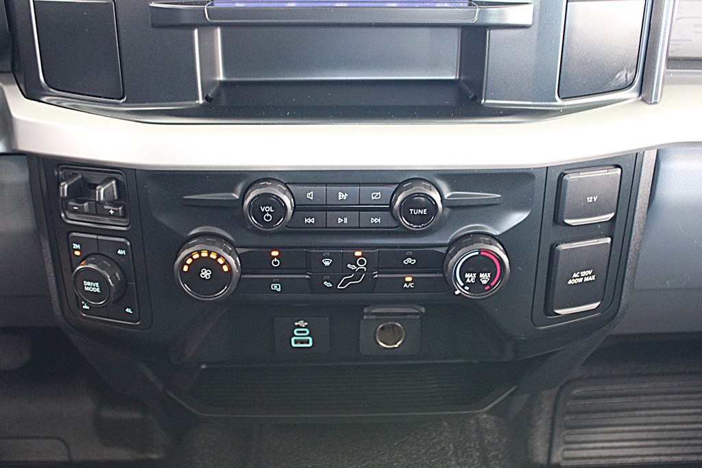 2023 Ford F-350 photo 22