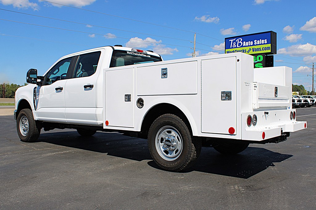 2023 Ford F-350 photo 3