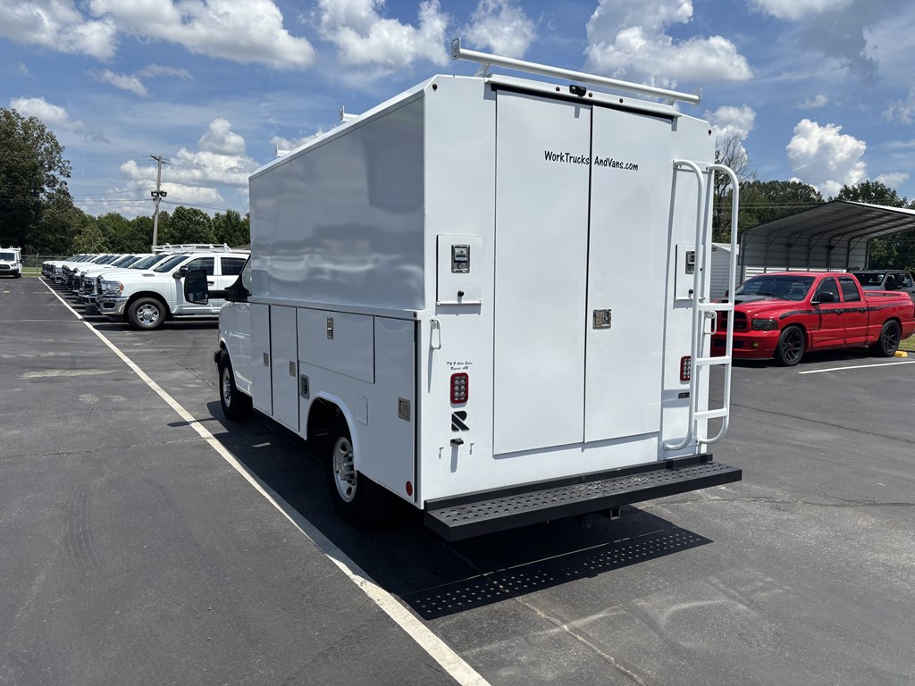 2023 Chevrolet Silverado 3500 Cutaway photo 4