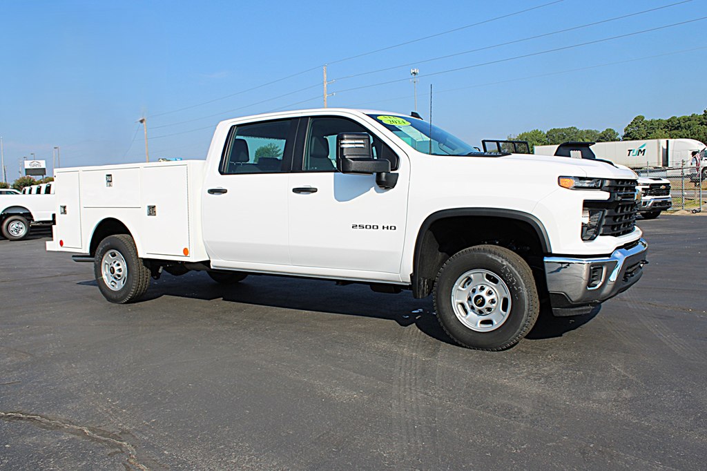 2024 Chevrolet Silverado 2500HD photo 2