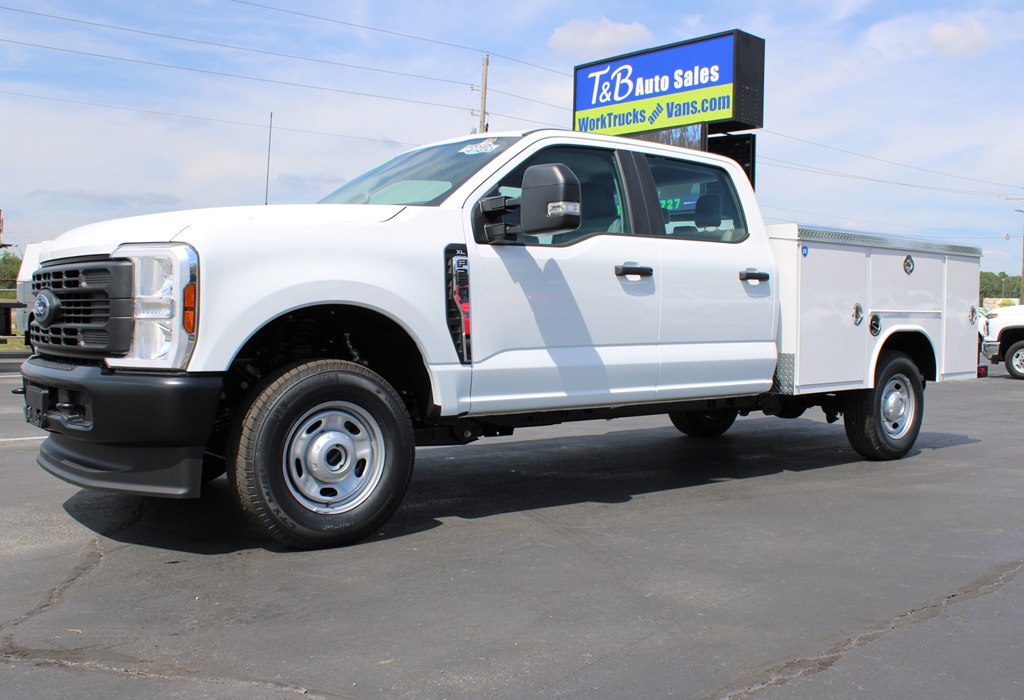 2025 Ford F-250 photo 2