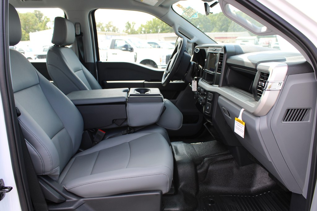 2025 Ford F-250 photo 16