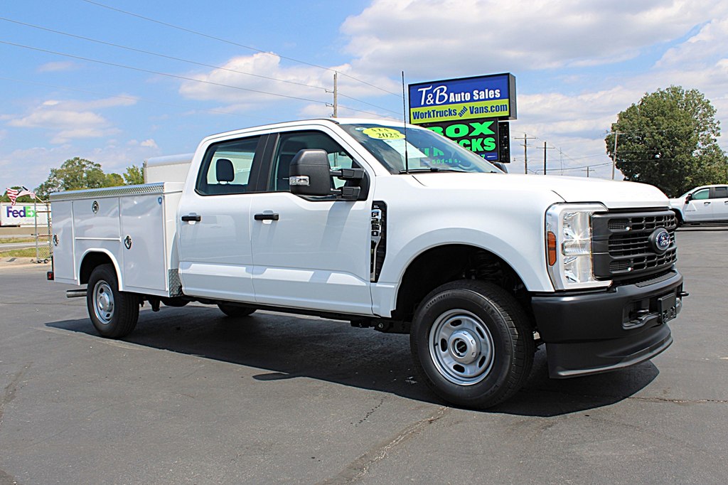 2025 Ford F-250 photo 2