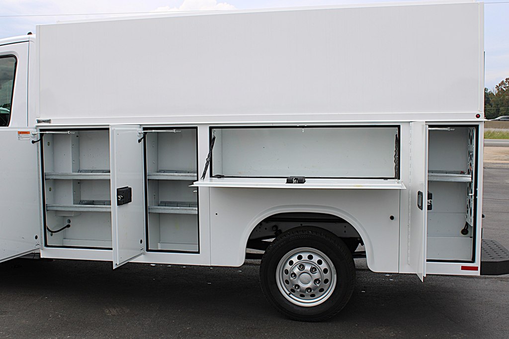2023 Ford Transit Cutaway photo 4