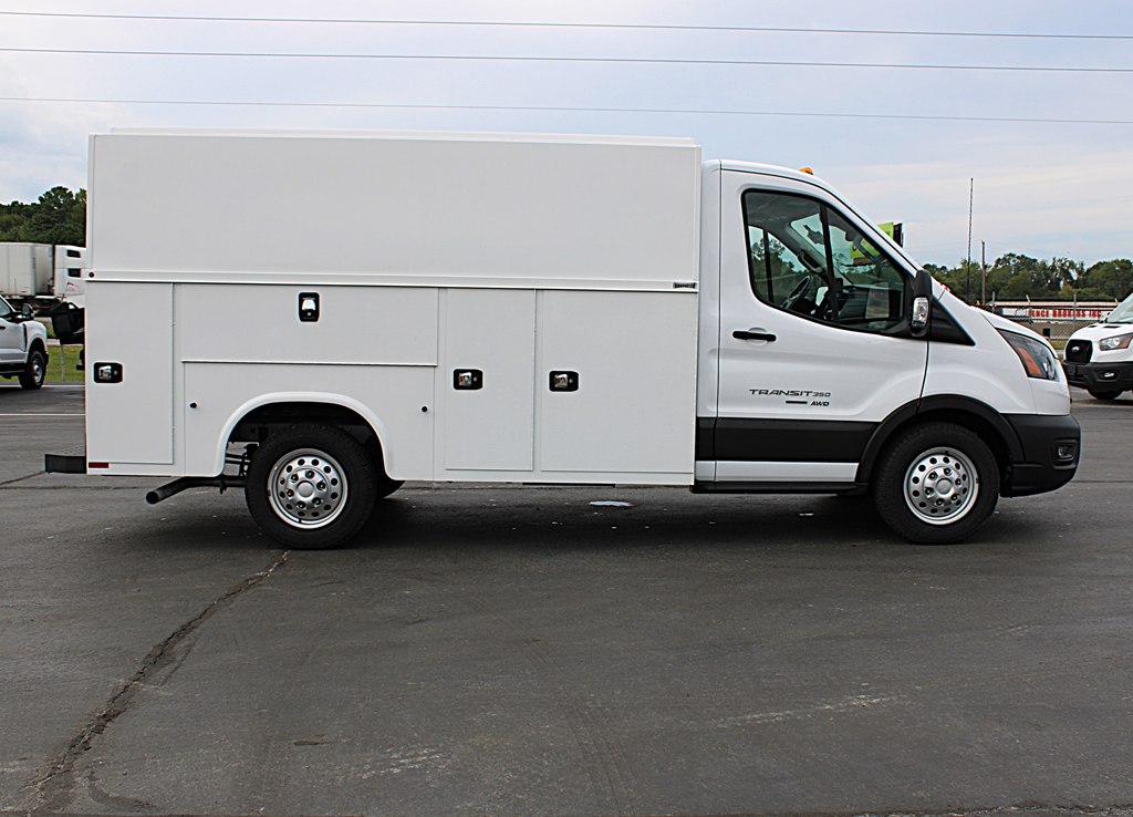 2023 Ford Transit Cutaway photo 5