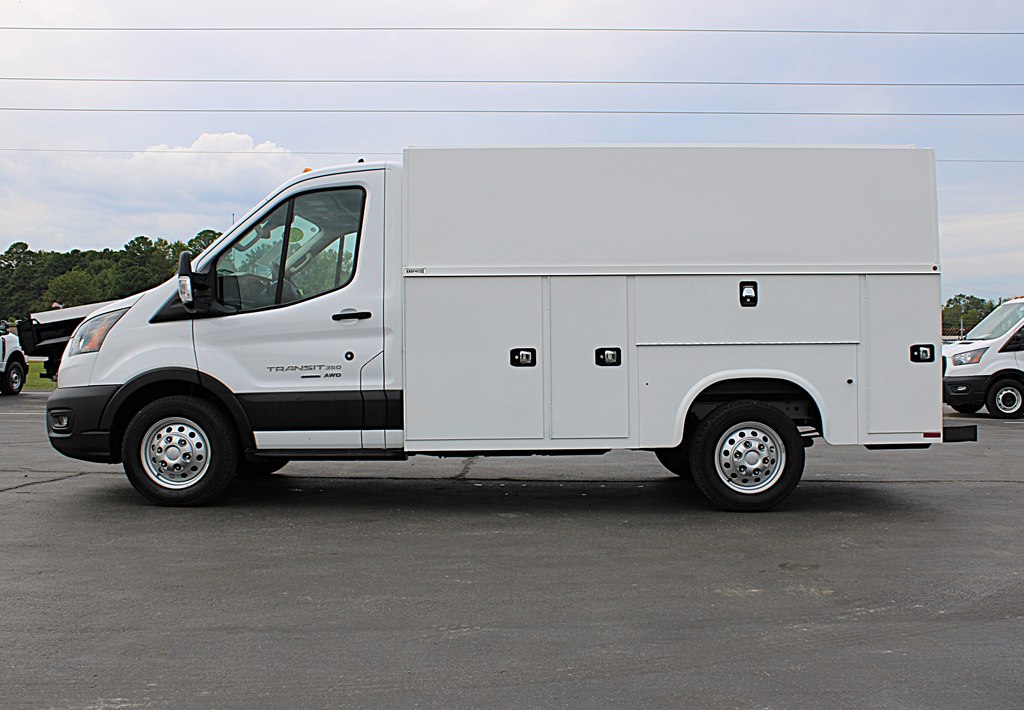 2023 Ford Transit Cutaway photo 3