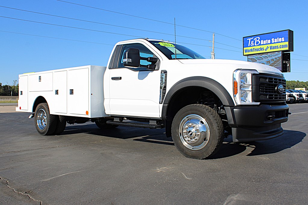 2024 Ford F-550 photo 3