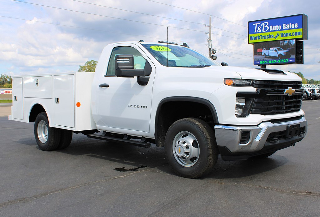 2024 Chevrolet Silverado 3500HD photo 2