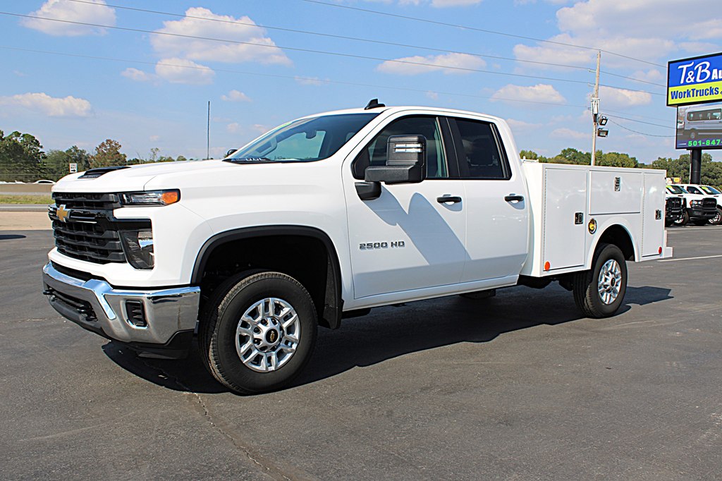 2025 Chevrolet Silverado 2500HD photo 2