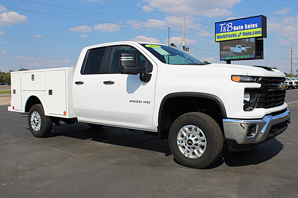 2025 Chevrolet Silverado 2500HD photo 3