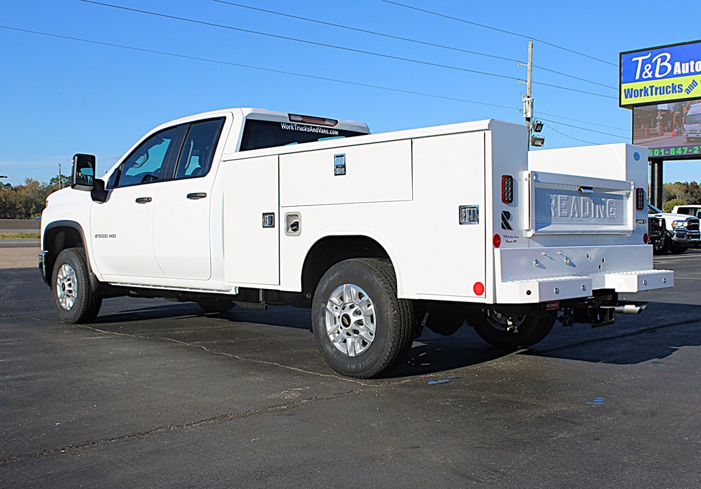 2025 Chevrolet Silverado 2500HD photo 3