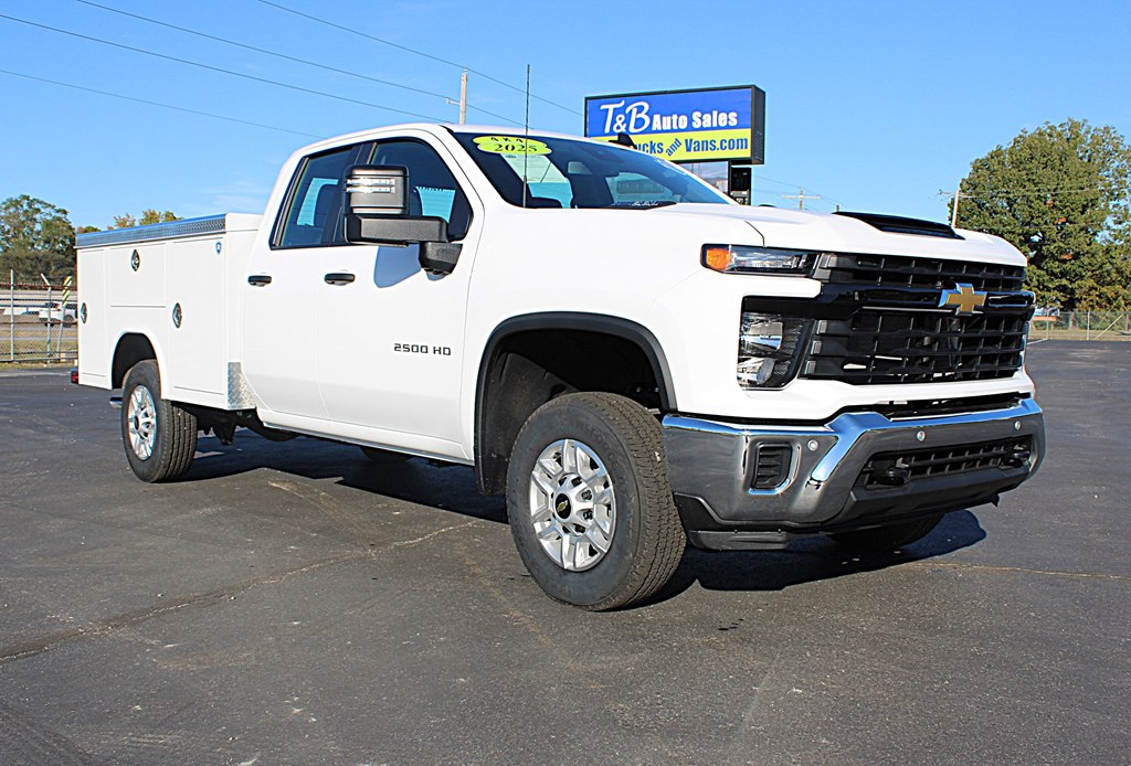 2025 Chevrolet Silverado 2500HD photo 3