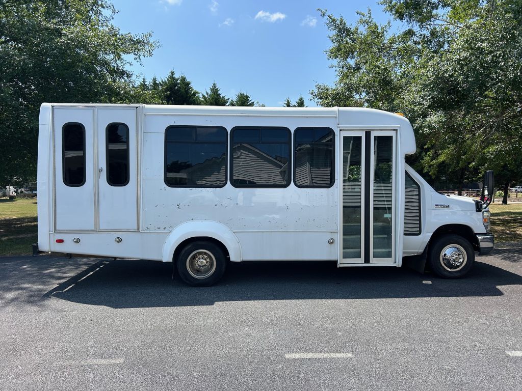 Photo 4 of this FORD ECONOLINE