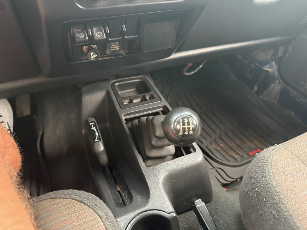 Photo 8 of this JEEP WRANGLER / TJ
