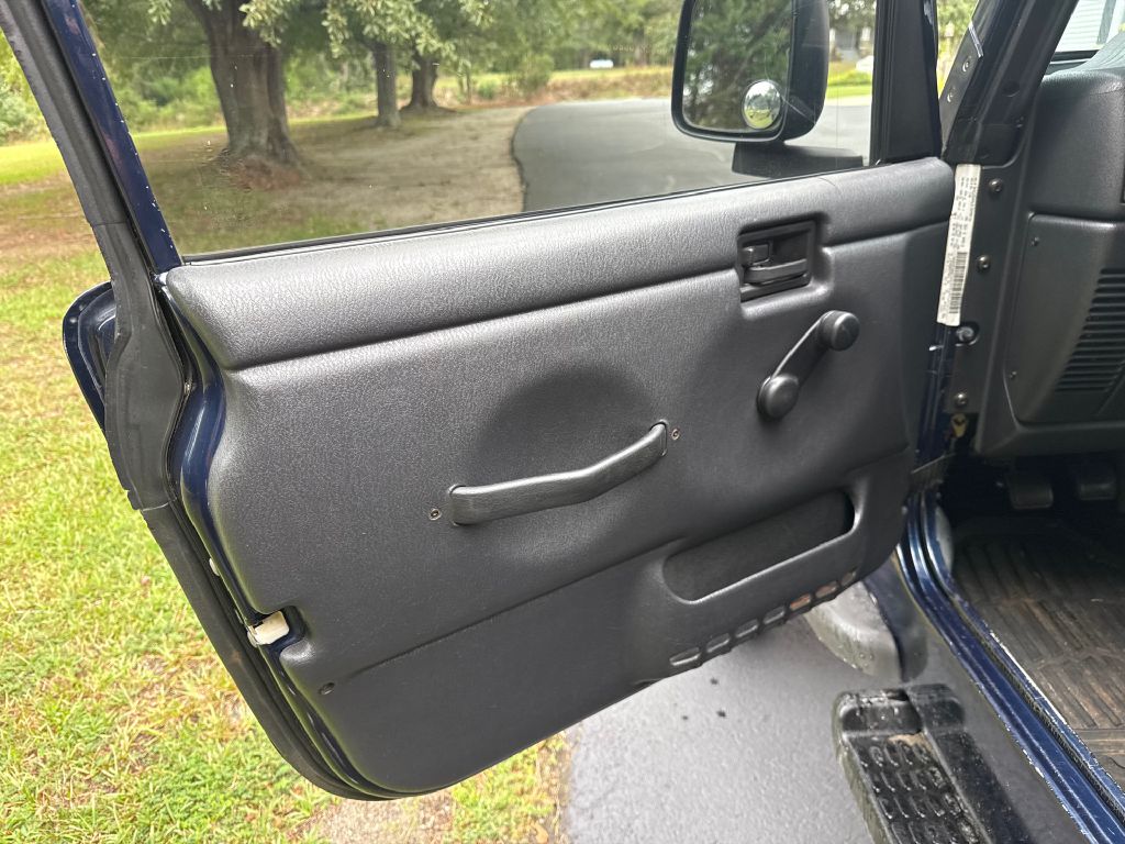 Photo 10 of this JEEP WRANGLER / TJ