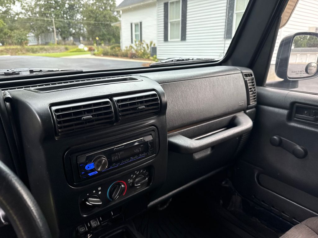 Photo 12 of this JEEP WRANGLER / TJ