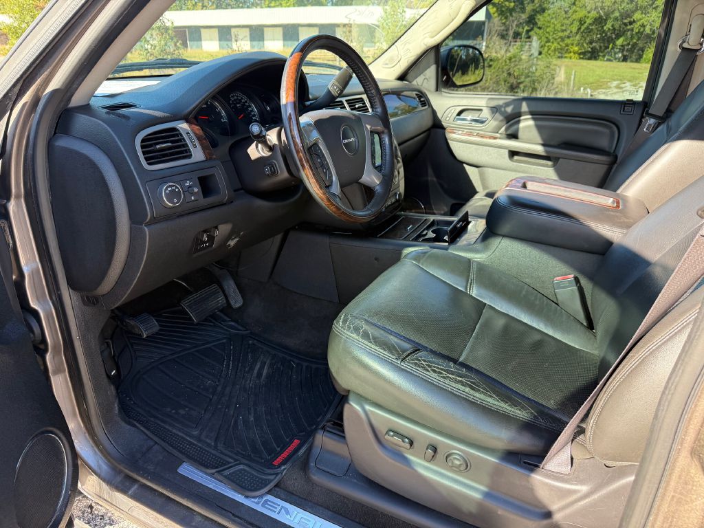 Photo 8 of this GMC YUKON XL