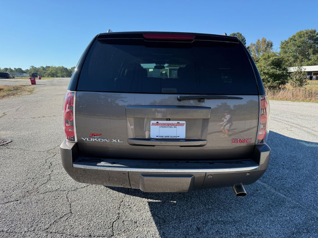 Photo 4 of this GMC YUKON XL