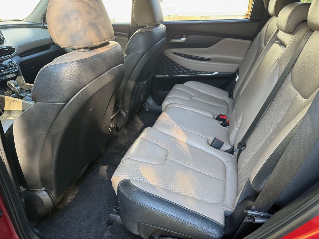 Photo 10 of this HYUNDAI SANTA FE