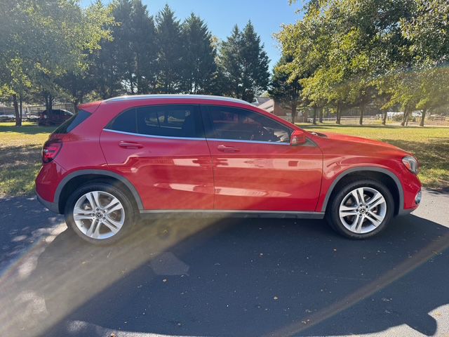 Photo 4 of this MERCEDES-BENZ GLA