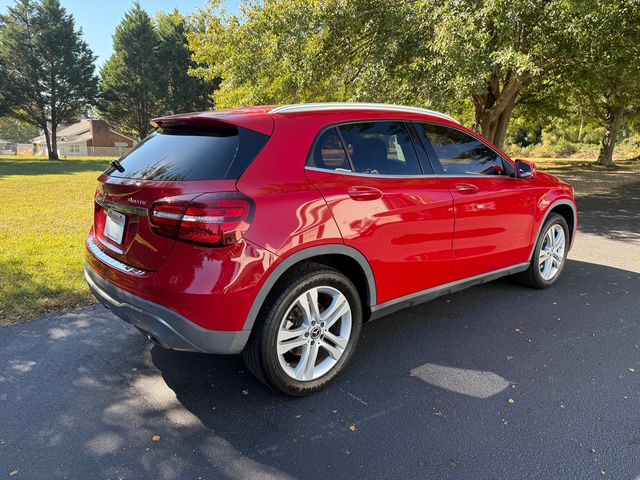 Photo 5 of this MERCEDES-BENZ GLA