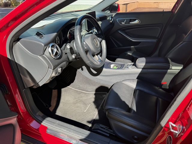 Photo 10 of this MERCEDES-BENZ GLA