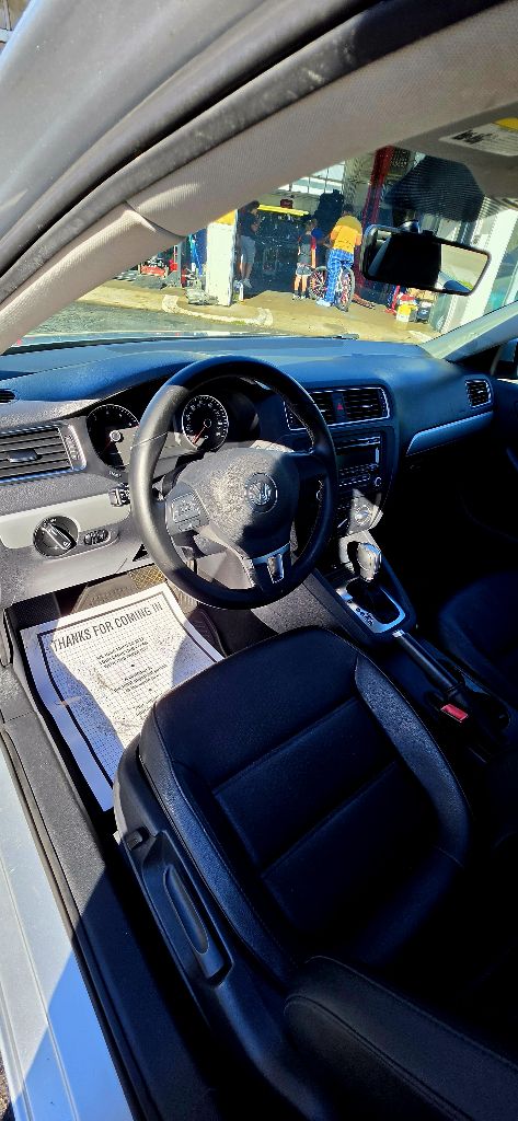 Photo 7 of this VOLKSWAGEN JETTA