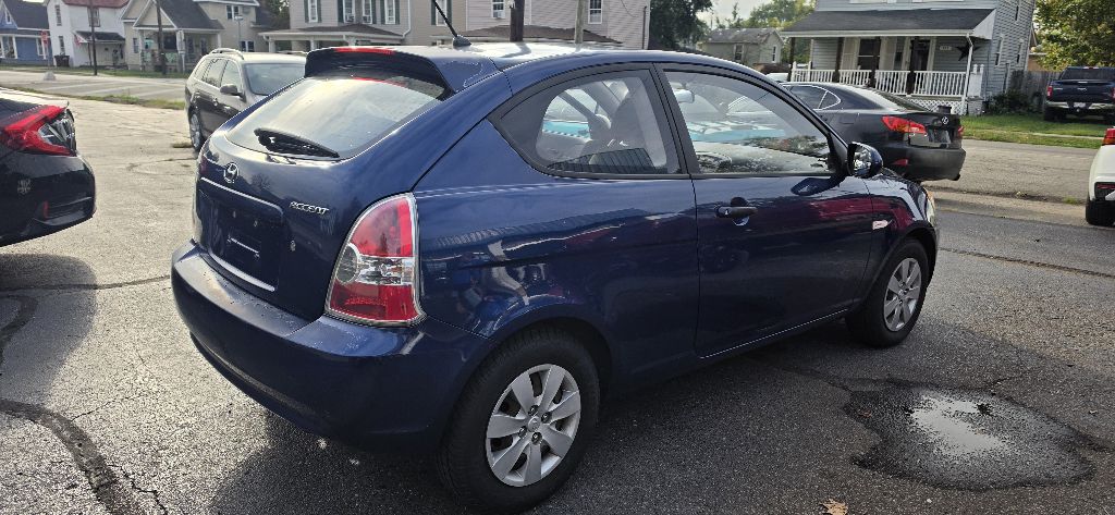 Photo 8 of this HYUNDAI ACCENT