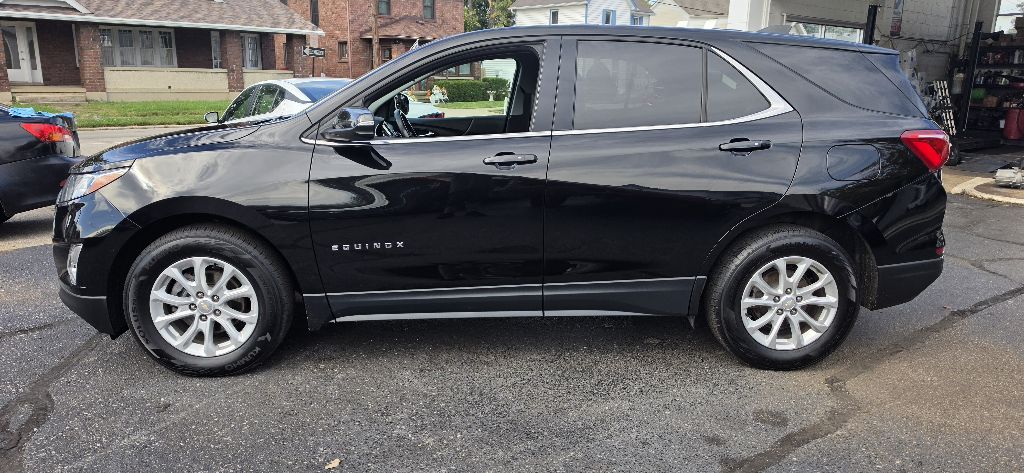 Photo 2 of this CHEVROLET EQUINOX