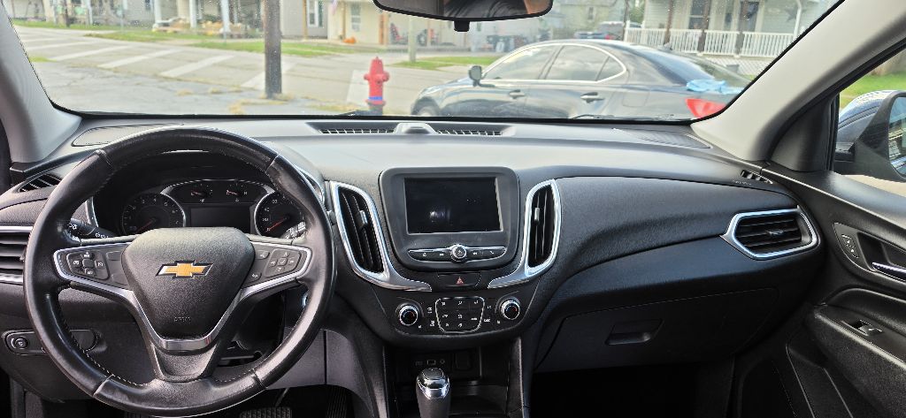Photo 8 of this CHEVROLET EQUINOX
