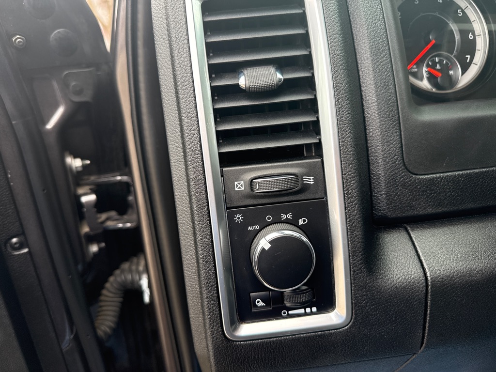 Photo 14 of this RAM 1500 CLASSIC
