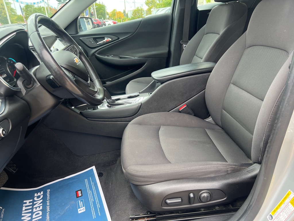 Photo 17 of this CHEVROLET MALIBU