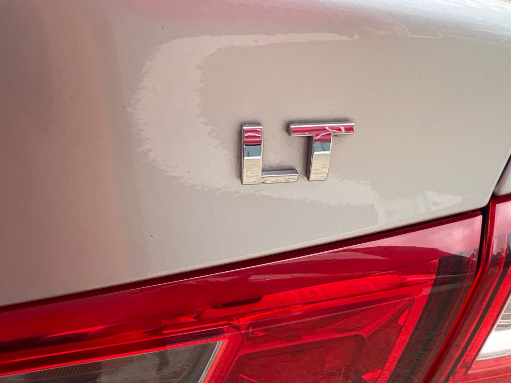 Photo 15 of this CHEVROLET MALIBU