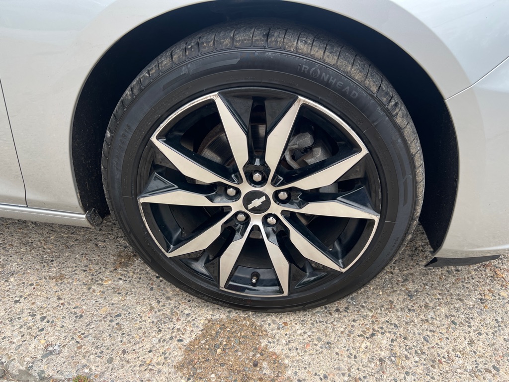 Photo 12 of this CHEVROLET MALIBU