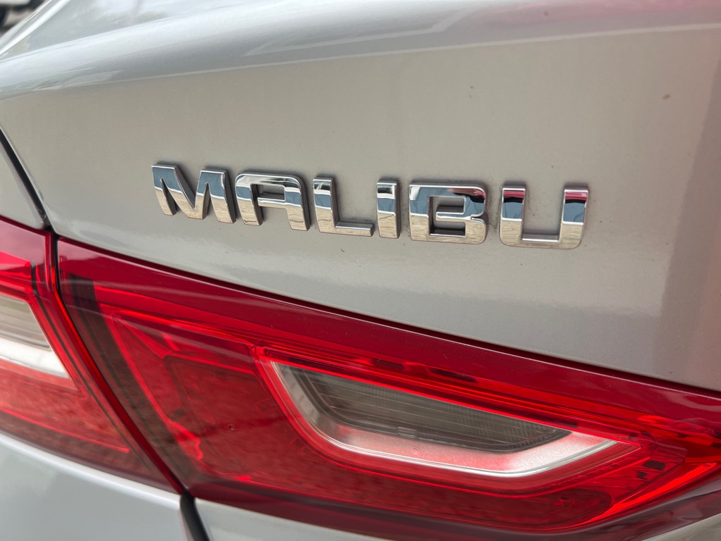 Photo 14 of this CHEVROLET MALIBU