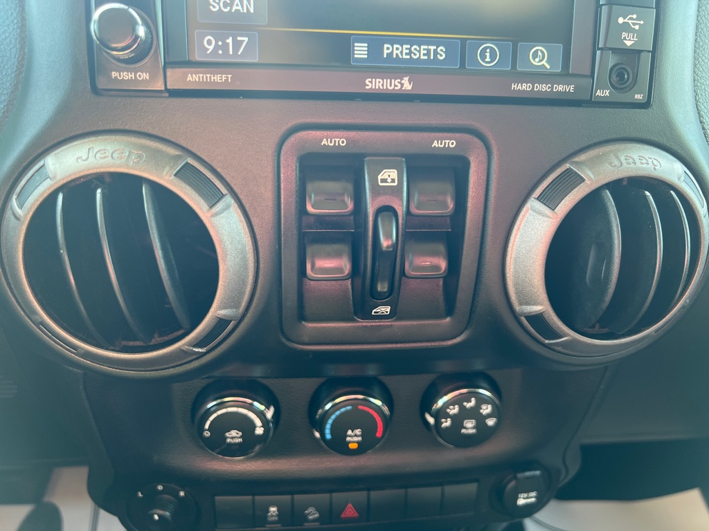 Photo 34 of this JEEP WRANGLER UNLIMI