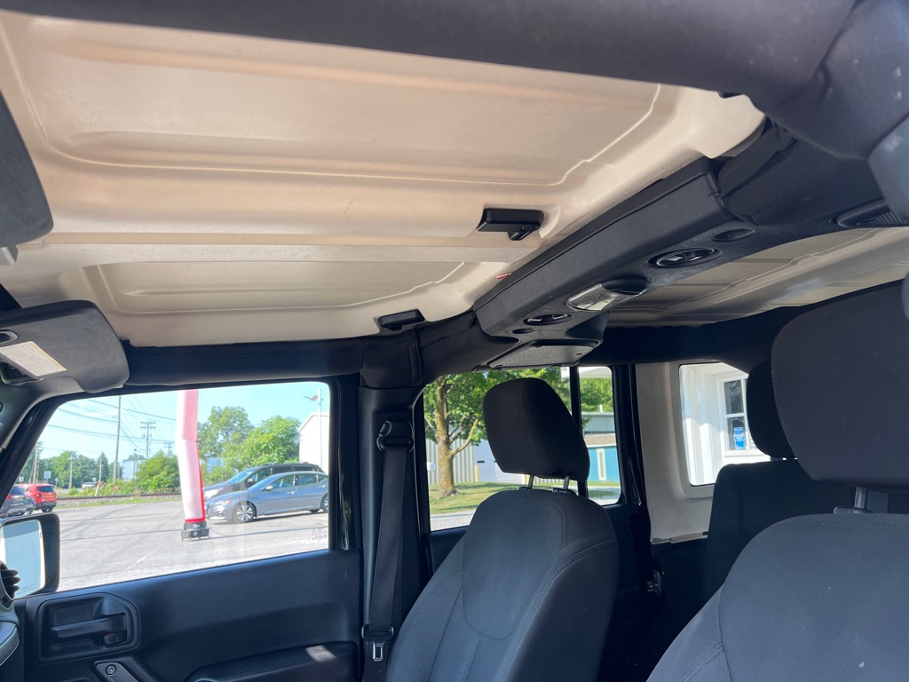 Photo 16 of this JEEP WRANGLER UNLIMI