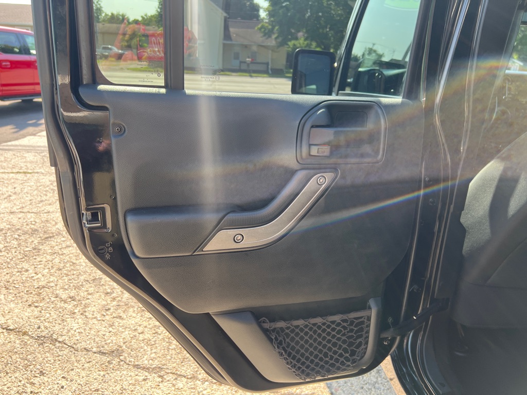 Photo 17 of this JEEP WRANGLER UNLIMI